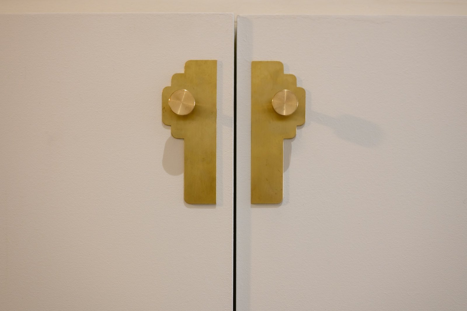 Poignées en laiton dessinées sur mesure, appartement Ampère à Lyon